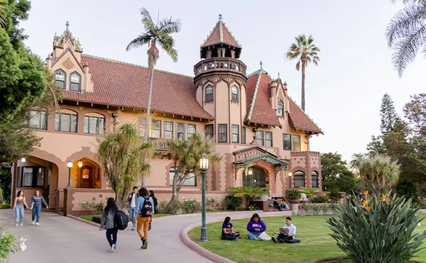 Students walking and hanging out near the Doheny Mansion