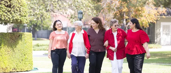 CSJs and Mount students walking at the Doheny campus