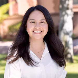 Stephanie Sandoval headshot